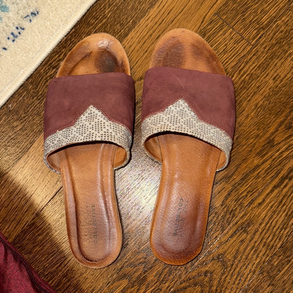 Elegant Brown Slide Sandals with Textured Detail